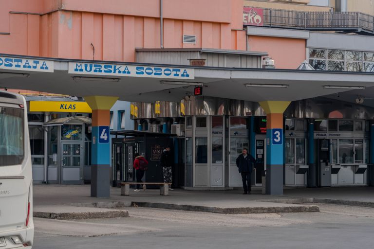 simbolična, avtobusna-postaja, avtobusni-promet, avtobus, peron