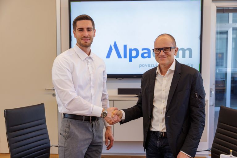 Podpis pogodbe alpacem cement