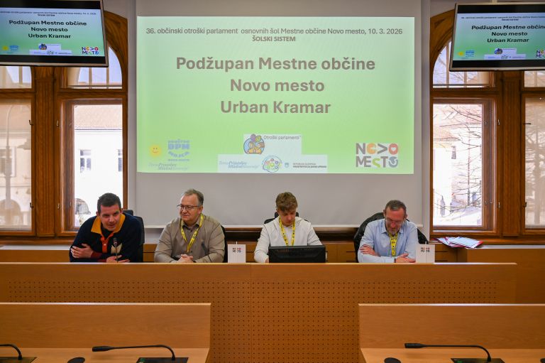 dpm-mojca, otroski-parlament