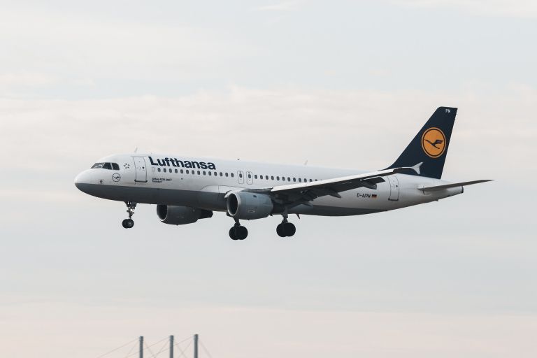 lufthansa letalo.jpg