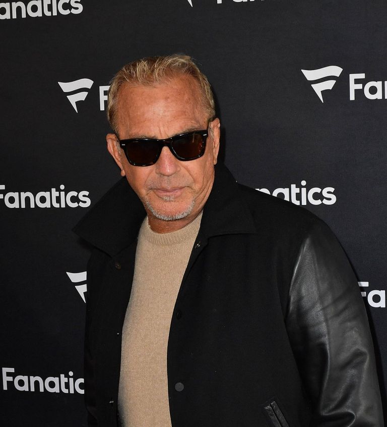 Kevin Costner (2).jpg