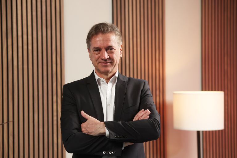 UV-robert golob-pl011.JPG