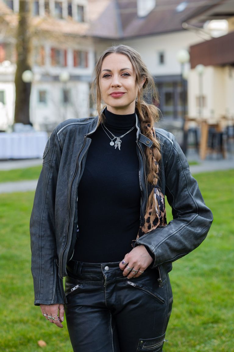 Tara Zupančič, motoristka in moderatorka dogodka.jpg