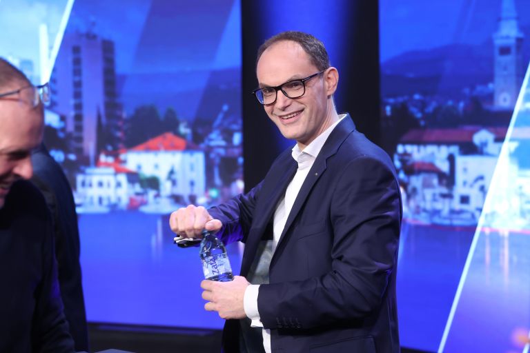 UV2-anze logar-pl3.jpg