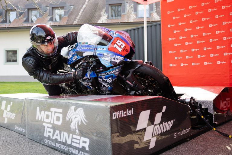 Simulator vožnje moto GP.jpg