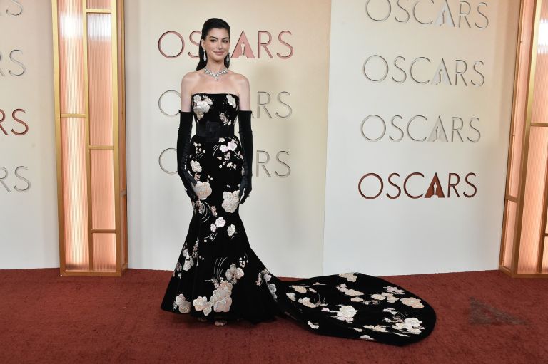 Anne Hathaway (3).jpg