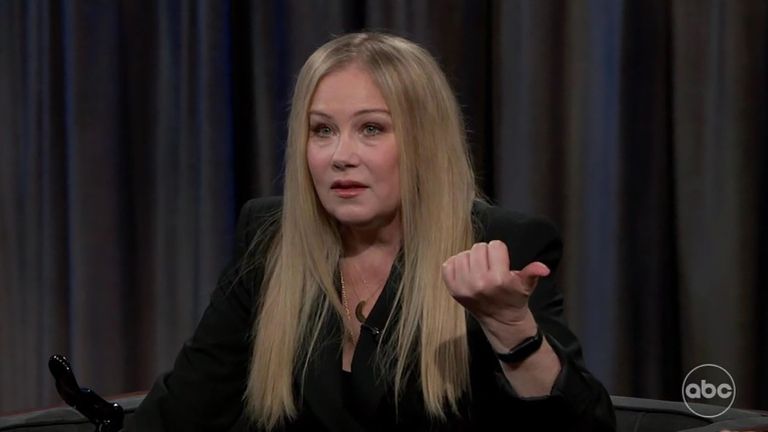 Christine Applegate se že leta bori z multiplo sklerozo.