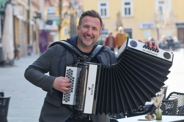 robert-goter, robert-goter-podira-svetovni-rekord, harmonika, goter