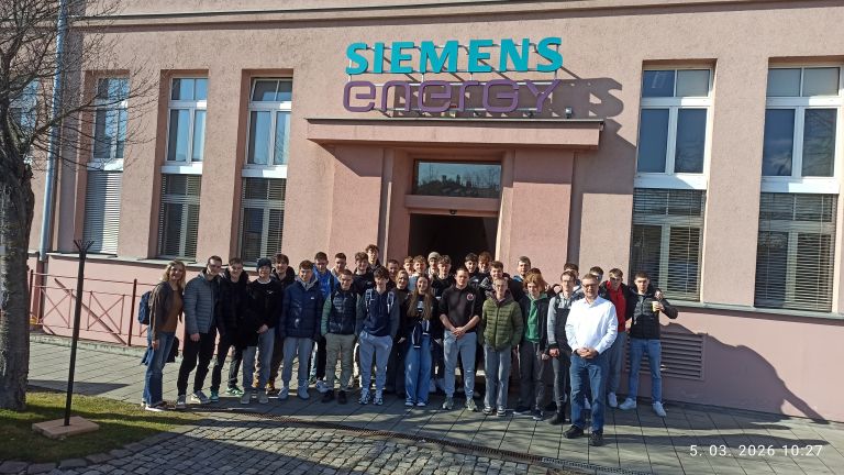 Dijaki M-2. c na Erasmus+ izmenjavi na Češkem.jpg