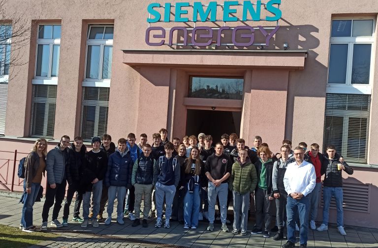 Dijaki M-2. c na Erasmus+ izmenjavi na Češkem.jpg