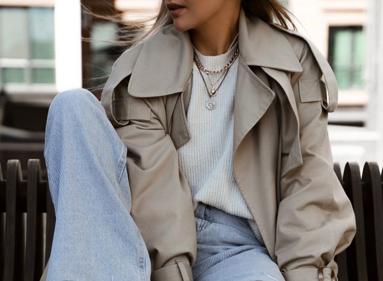 Trenč, plašč, kavbojke, moda, stil