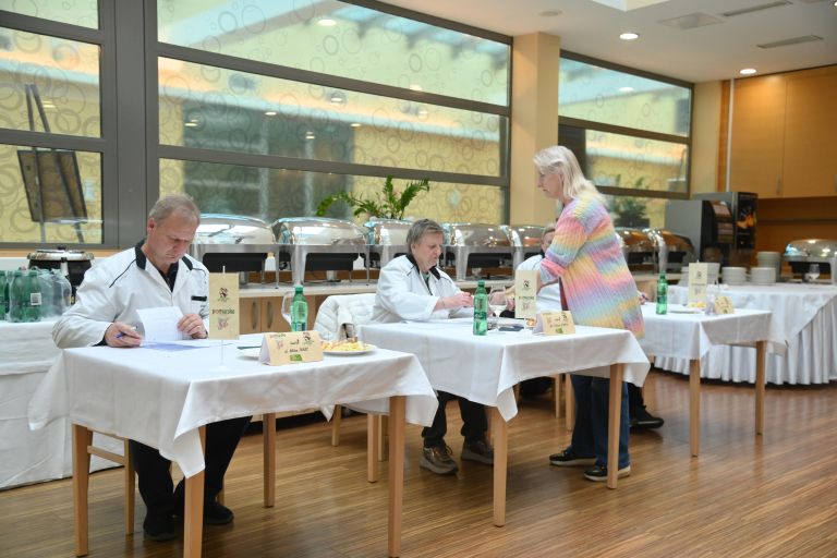 salamiada-2026, radenci-radin, ocenjevanje-suhih-salam