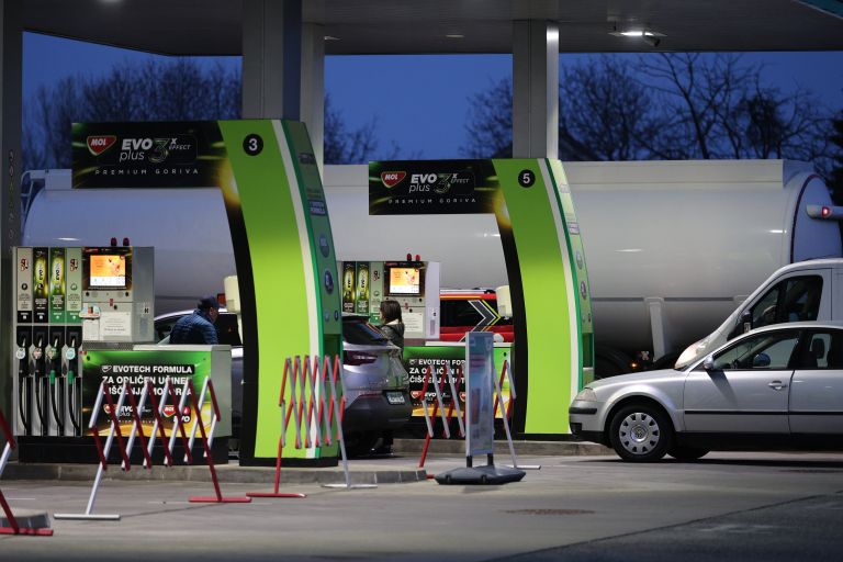 bencinski servis mol gorivo.jpg