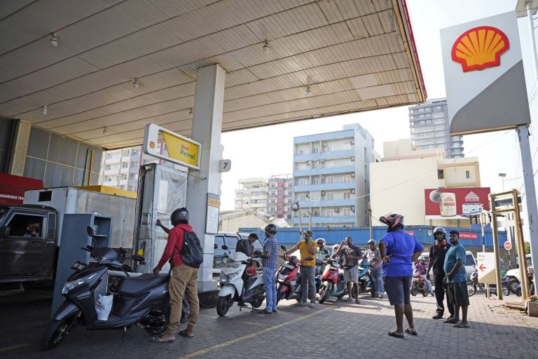 bencinska, kolombo, motoristi.jpg