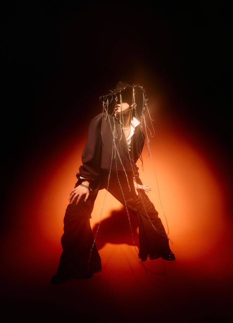 Masayah ostaja zvesta sebi – surova, neposredna in brez filtrov, tako v glasbi kot v življenju.