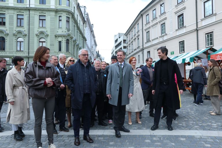 han, golob, fajon, mesec, vrecko