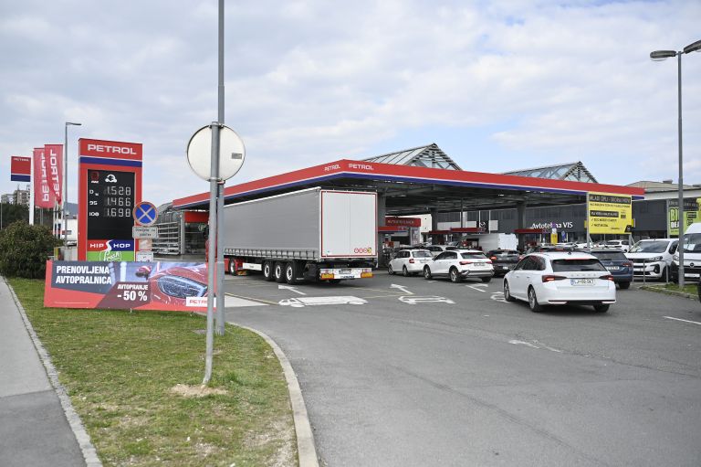 petrol bencinski servis.jpg