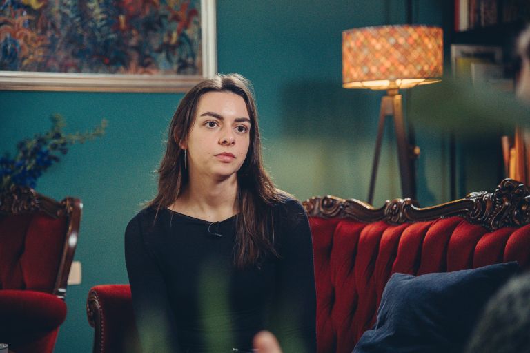 kavč, podkast, tia-dokl