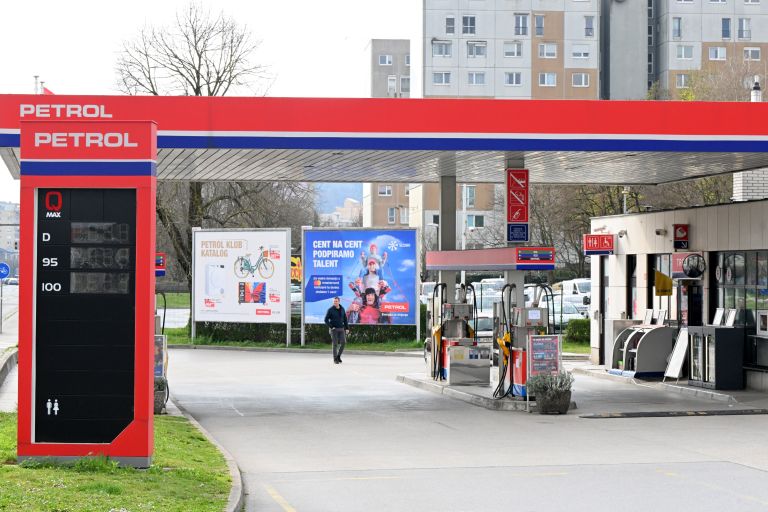 bencinski servis petrol.JPG