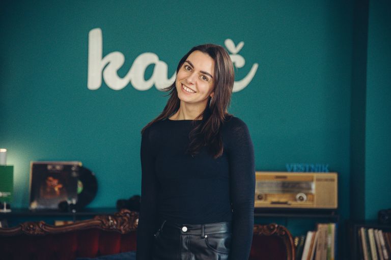 kavč, podkast, tia-dokl