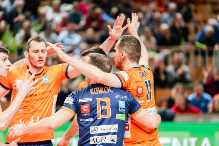 880-16-ACH volley.jpg