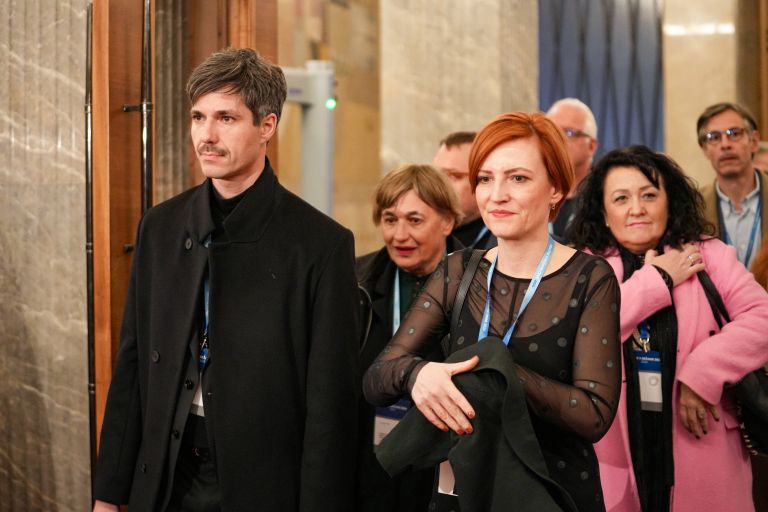 luka mesec, asta vrečko