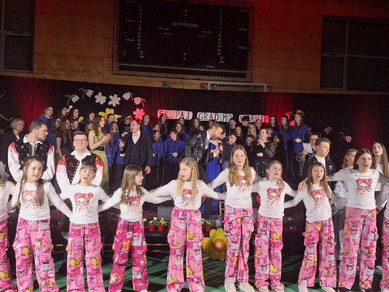 EK_skupaj za Tea.jpg