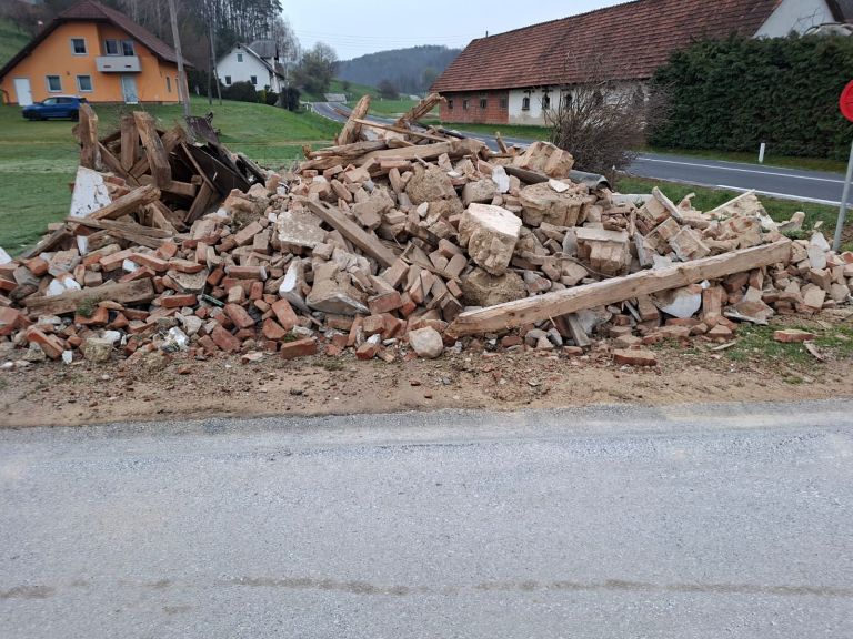 hb_porušena kapela1.jpg