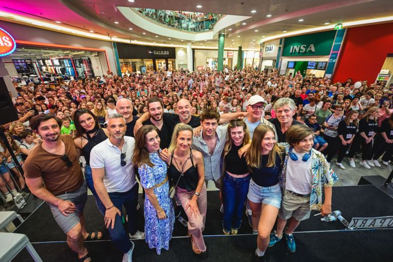 Meet & greet z igralci serije Skrito v raju v Europarku Maribor © Marko Pigac.jpg