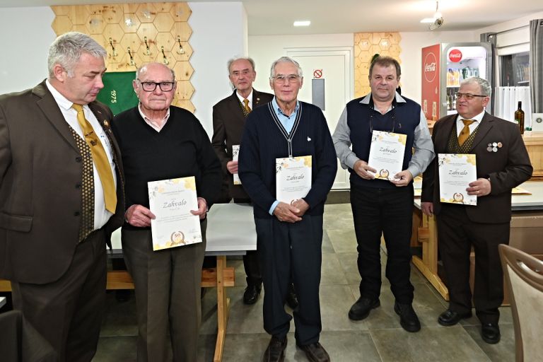 cebelarska-druzina-radenci, cebelarji, 50-let