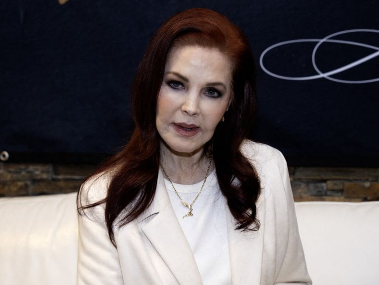 Priscilla Presley (3).jpg