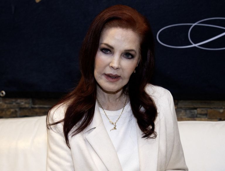 Priscilla Presley (3).jpg