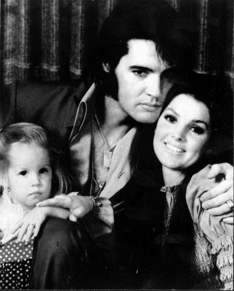 Priscilla Presley (5).jpg