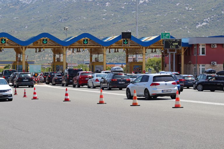 hrvaška, avtocesta, cestnina, cestninska postaja