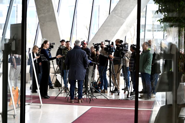 SESTANEK GOLOB KRISTALNA PALACA KOALICIJA.jpg