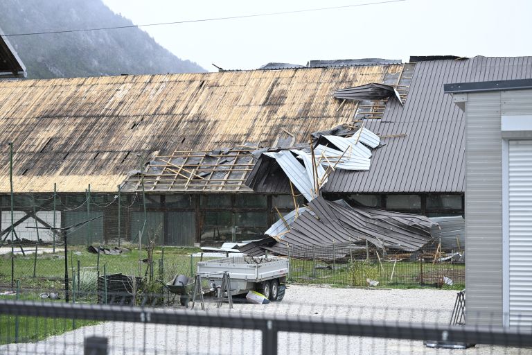 neurje, veter, poskodbe, skoda, streha, zavarovanje