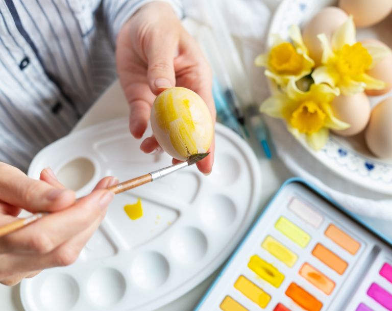 barvanje-pirhov, velikonocni-pirhi