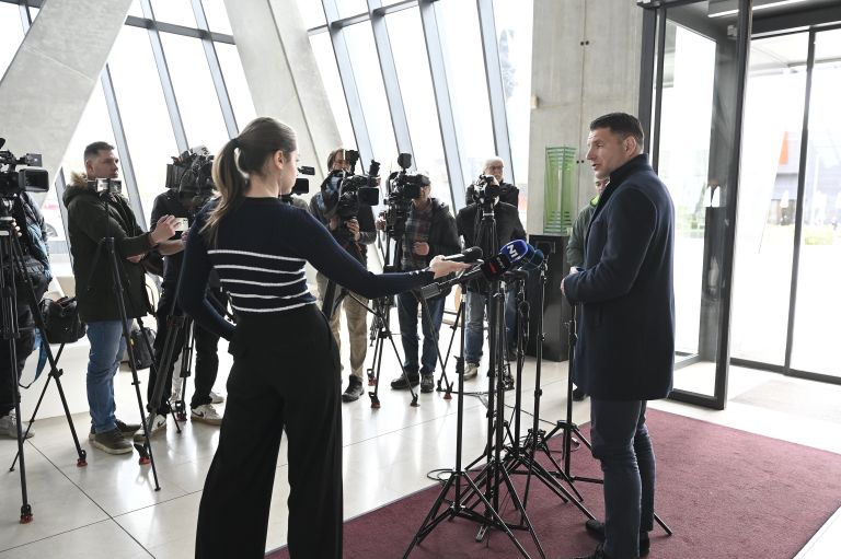 SESTANEK GOLOB KRISTALNA PALACA KOALICIJA.jpg