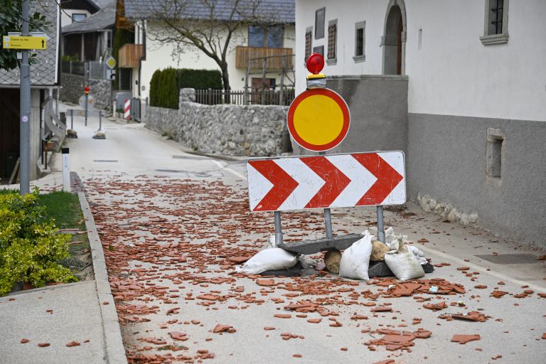 neurje, veter, poskodbe, skoda, streha, zavarovanje
