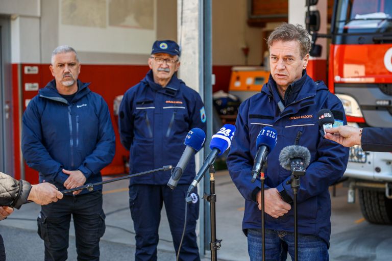 robert golob gorenjska vreme ujma veter gasilci.jpg