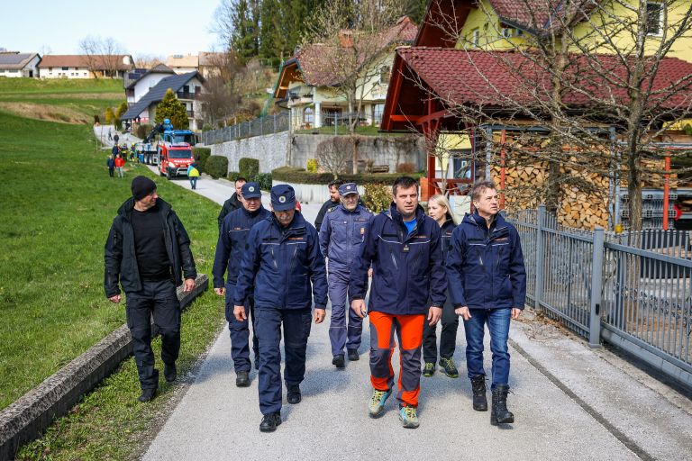 robert golob gorenjska vreme ujma veter gasilci.jpg