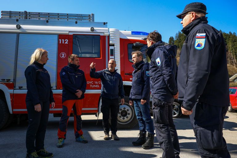 robert golob gorenjska vreme ujma veter gasilci.jpg