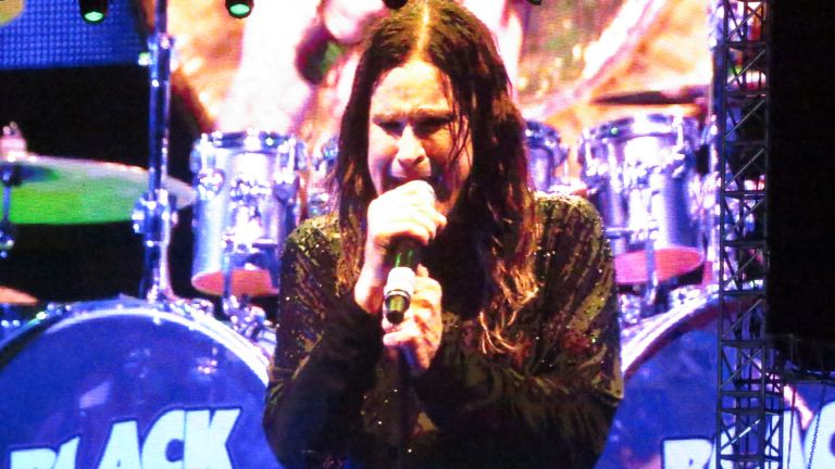 V zbirki njegovih fotografij ne manja niti Ozzy Osbourne.