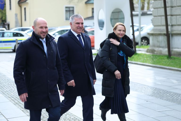pogovori stranke predsednica.jpg
