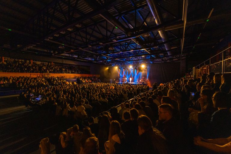 Na turneji Recording Session z občinstvom snemata gradivo za album, ki ga bosta z orkestrom predstav