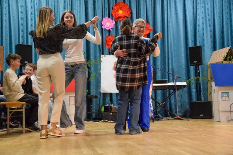 cernelavci, materinski-dan