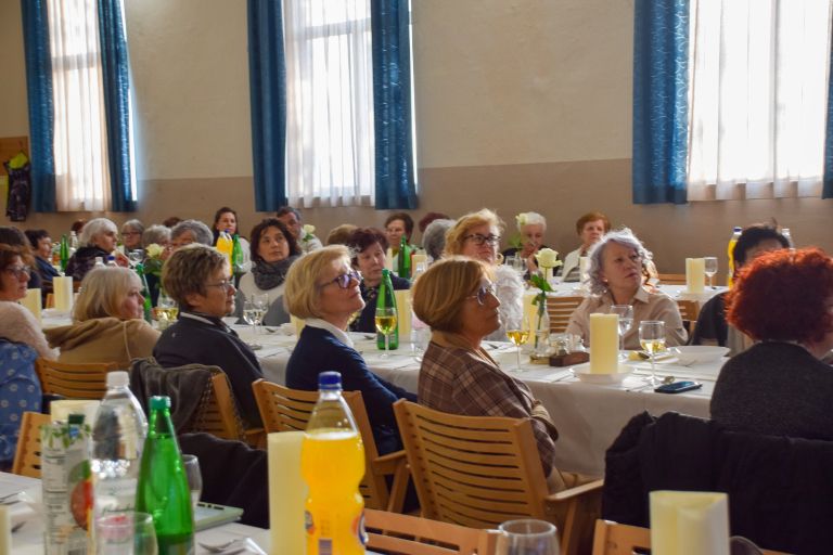 cernelavci, materinski-dan