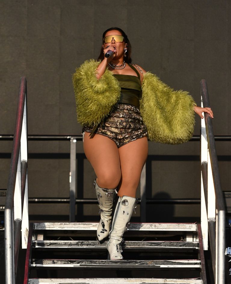 Nelly Furtado (1).jpg