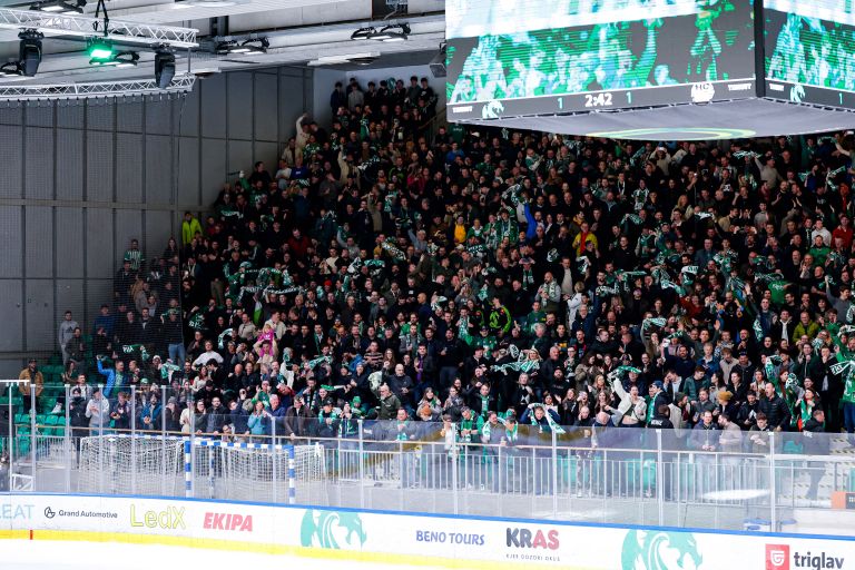 hk olimpija val pusteria navijaci 26 af.jpg