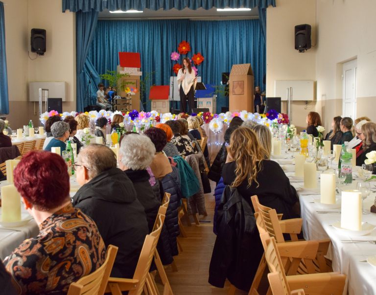 cernelavci, materinski-dan